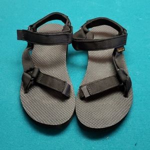 *TEVA STRAPPY SANDALS*
